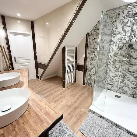 Holiday home Jolie Maison Familiale 14 Personnes Trelaze